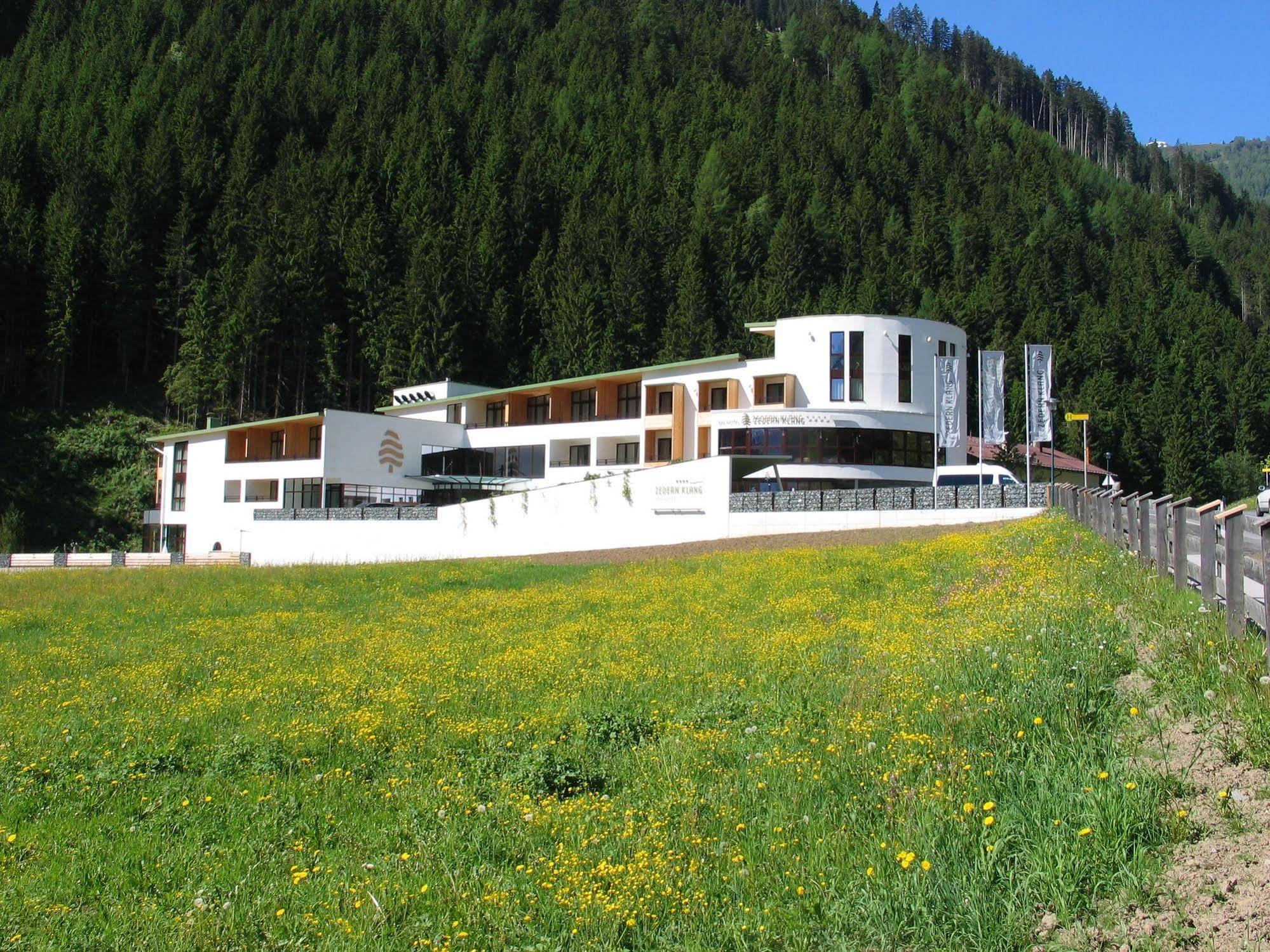 Spa Hotel Zedern Klang Hopfgarten in Defereggen Екстериор снимка