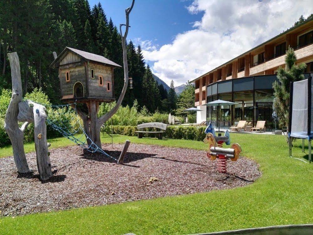 Spa Hotel Zedern Klang Hopfgarten in Defereggen Екстериор снимка
